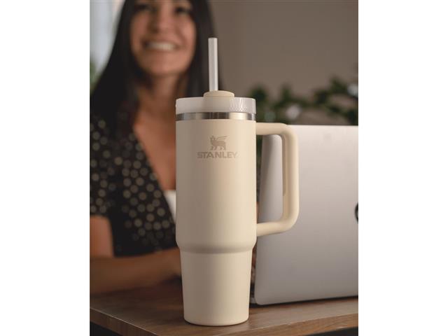 Copo com Canudo Stanley Quencher 2.0 Branco Cream 1,180 Litros - 4