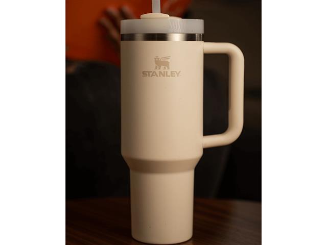 Copo com Canudo Stanley Quencher 2.0 Branco Cream 887ML - 5