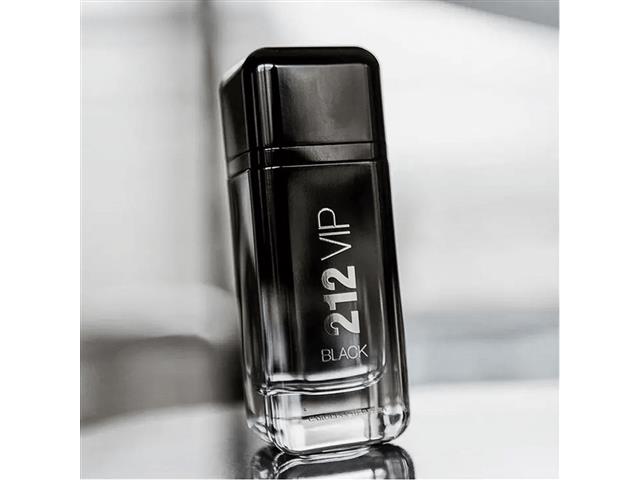 Carolina Herrera 212 VIP Black Eau de Parfum 100ML - 3
