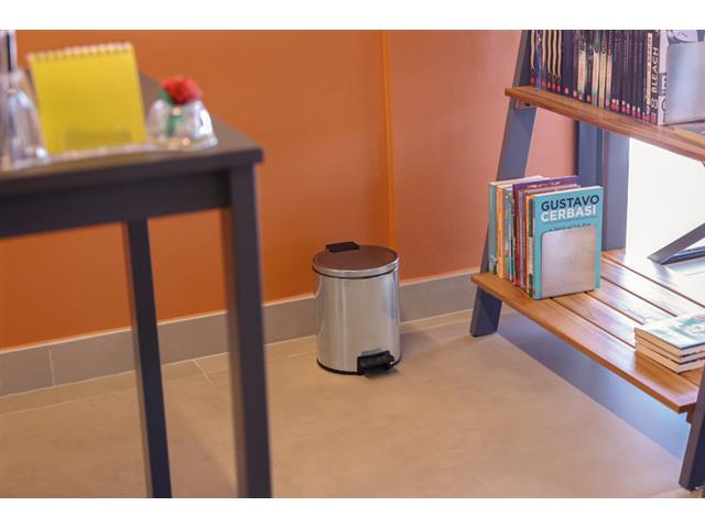 Lixeira com Pedal Tramontina Loop em Aço Inox com Balde Interno 3 L - 4