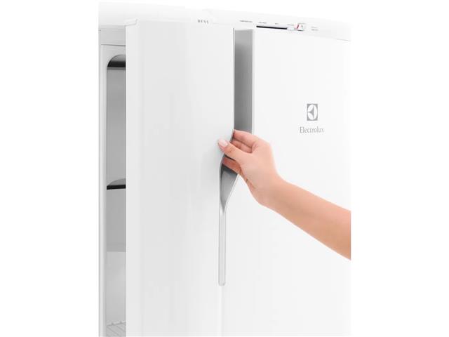 Geladeira Cycle Defrost Electrolux RE31 DegeloPrático 240L Branca 220V - 4